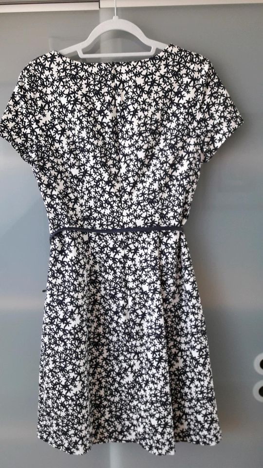 wunderschönes Halbarm- Kleid mit passendem Jäckchen für kühlere t in Brackenheim