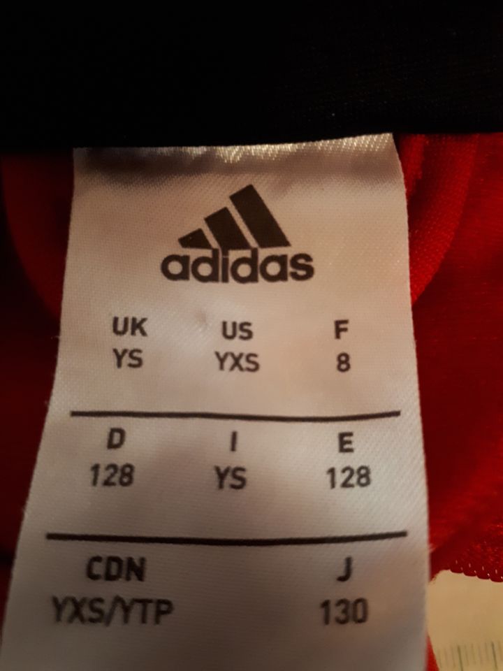 ADIDAS  Jacke  gr.128 in Sandersdorf