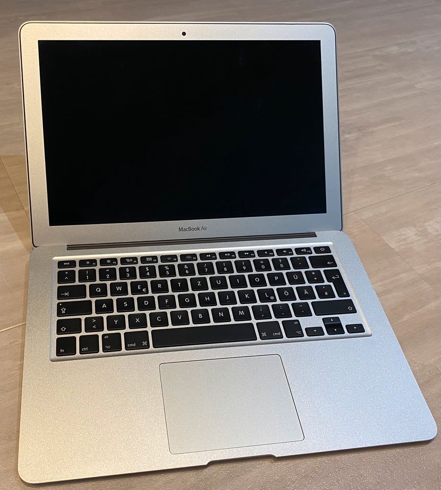 Apple MacBook Air 13-inch (OVP) +2x Schutzhülle + LG DVD Player in Freiburg im Breisgau