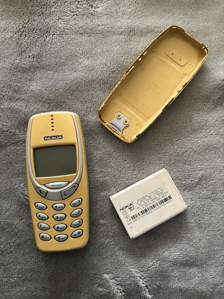 Nokia 3310 in in Gold in Rostock