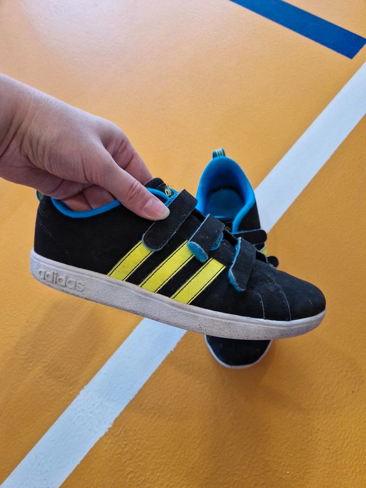 Jungen Schuhe von Adidas gr 35 in Rottweil
