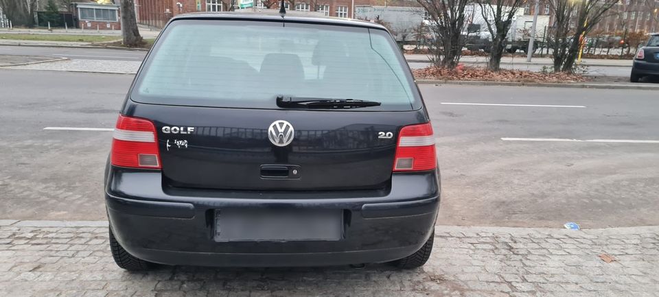 Vw Golf IV 2.0 Benziner aus erster Hand / Rentner Fahrzeug in Berlin