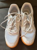 Sport Schuhe wie neu 37,5 weiß von Asics Niedersachsen - Braunschweig Vorschau