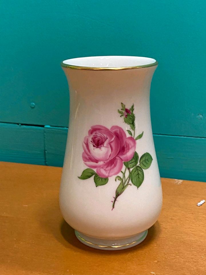 Meissner Miniatur Vase Rose mit Goldrand in Heiligenhaus