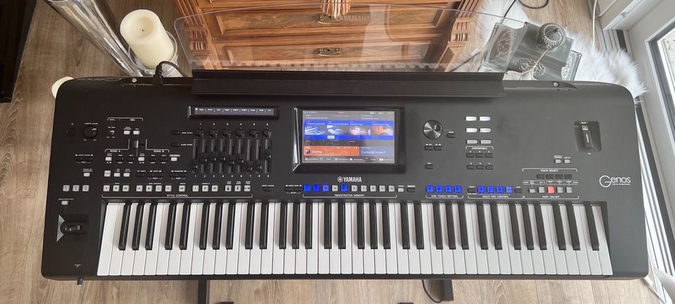 Yamaha Genos Arranger Keyboard inc. Wersi Sitzbank & Haube in Usingen