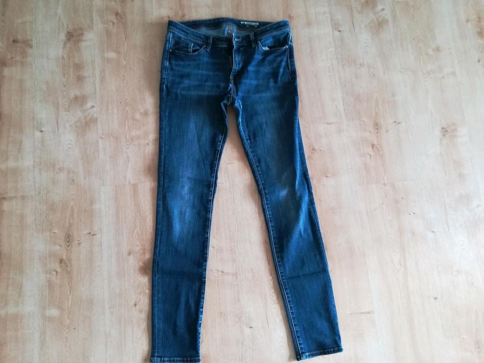 EDC Jeans dunkelblau Gr. 30/34 top Zustand in Schiffdorf
