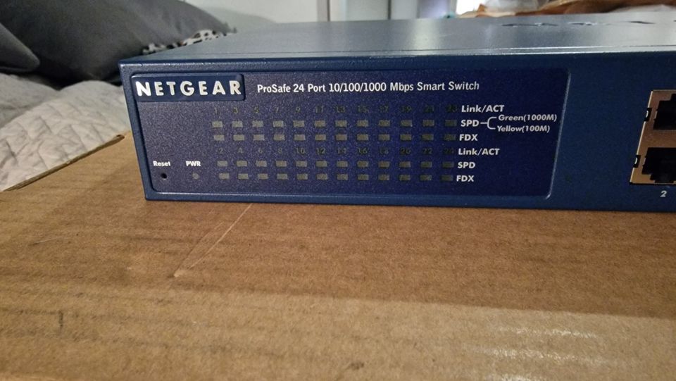 Netgear ProSafe 24 Port Smart Switch GS724T v3 in Lich