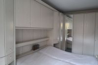 Überbau Schlafzimmer mit Schrank und viel Stauraum Kr. München - Kirchheim bei München Vorschau