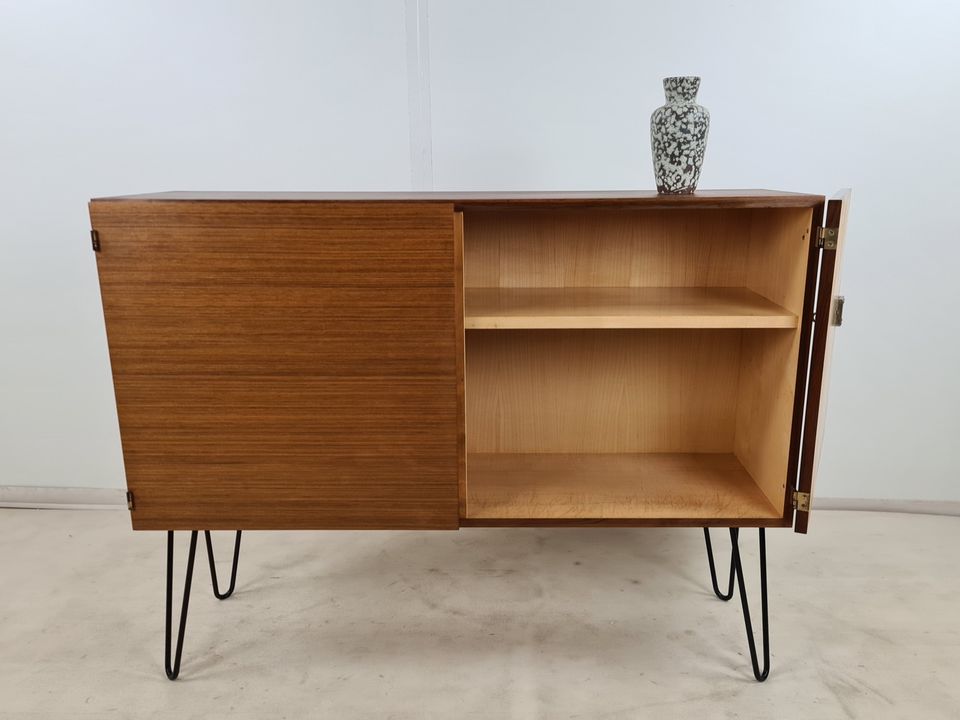 Schrank, kleines Sideboard, Nuss, Vintage Retro 60er 70er, 230417 in Regensburg