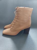 ARKET Stiefeletten 41 Leder beige braun Schuhe Booties NP190€ Bayern - Goldbach Vorschau