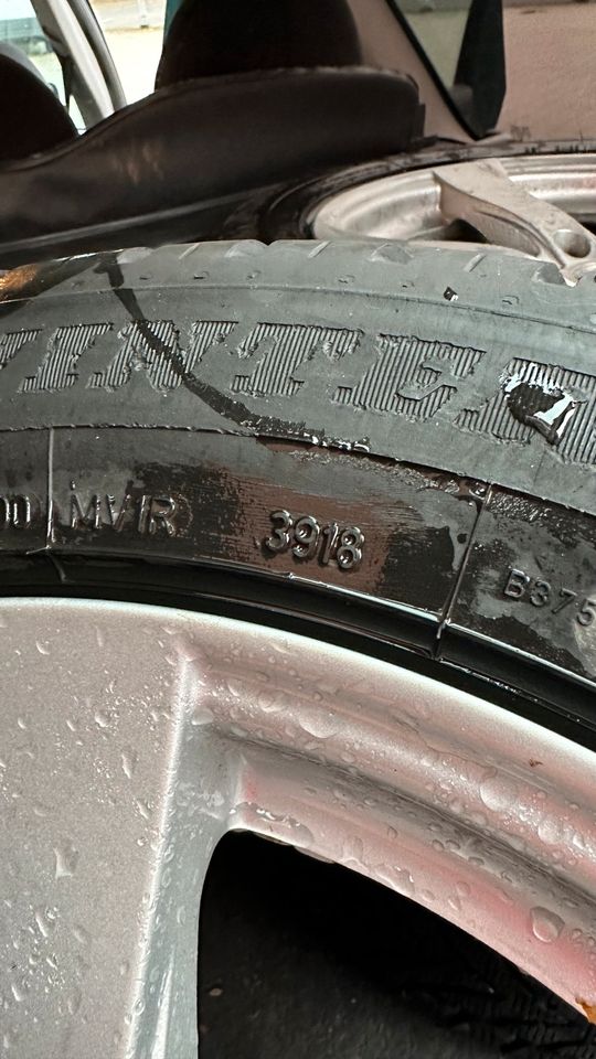 Dunlop Winterreifen auf DEZENT Felgen 5x120 225/55 R17 BMW in Bergisch Gladbach