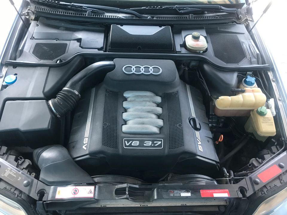 Audi A8 D2 Quattro 3,7 V8 in Lenting