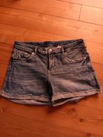 Verkaufe Shorts Damen Jeansshorts Größe 42 H&M Sachsen - Zwenkau Vorschau
