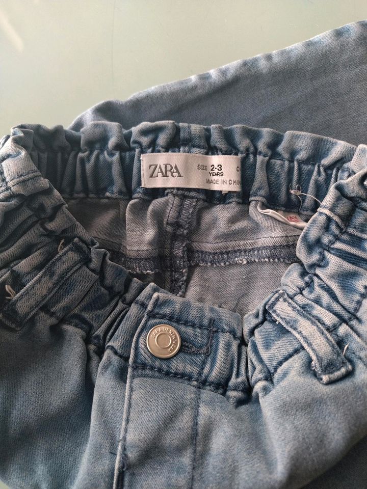 Jeans 98 Mädchen Zara in Laupheim