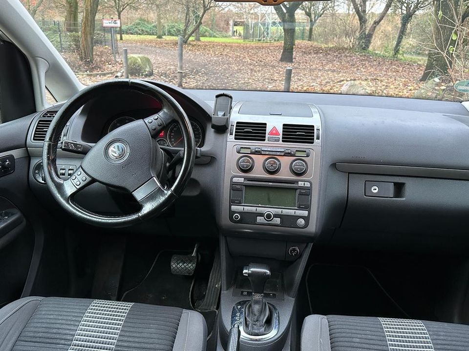 Volkswagen Touran 2.0 TDI Automatik, Sitzheizung, Klima in Hamburg