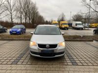 Auto VW Touran 7 Sitze Benzin Bayern - Taufkirchen München Vorschau