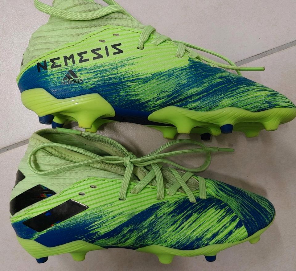 ADIDAS Nemeziz Stollen Fussballschuhe Gr.33 in Aalen