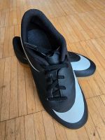 Nike Jungenhallensportschuhe, schwarz,  Größe 38,5 Baden-Württemberg - Schwendi Vorschau