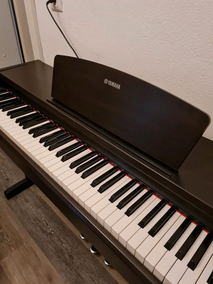 YAMAHA YDP-131 Digital Piano, E-Klavier, E-Piano in Kassel