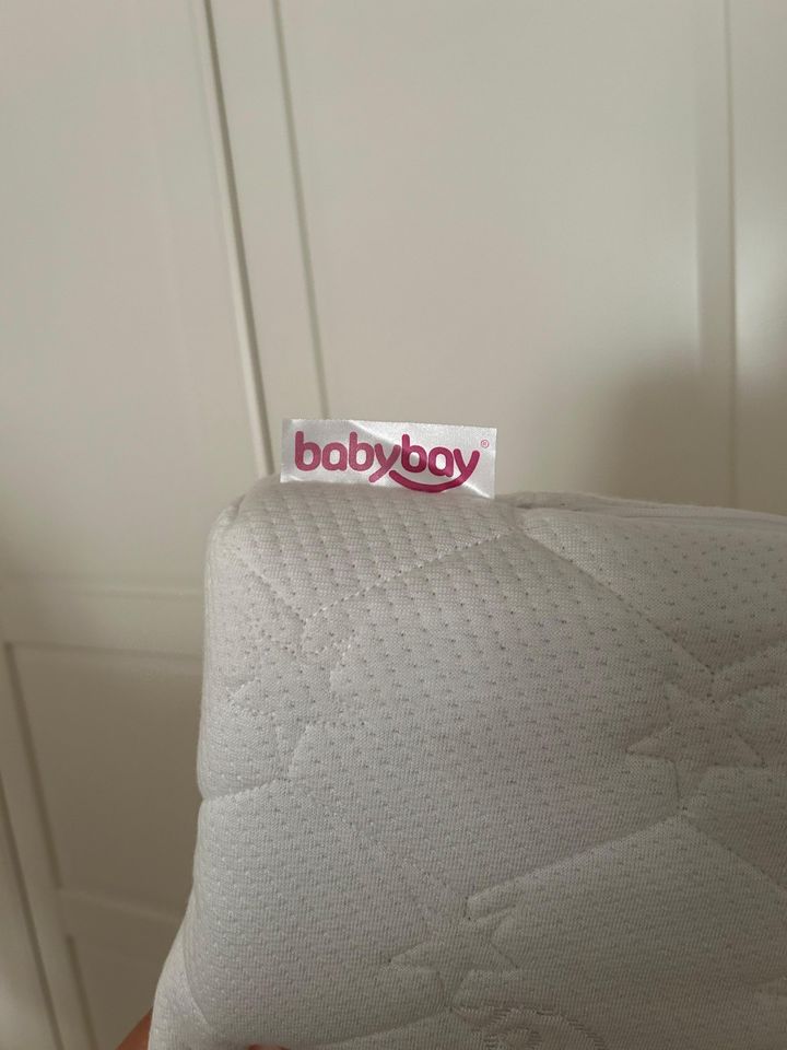 Babybay Original mit Premium Matratze und Rausfallschutz in Berlin