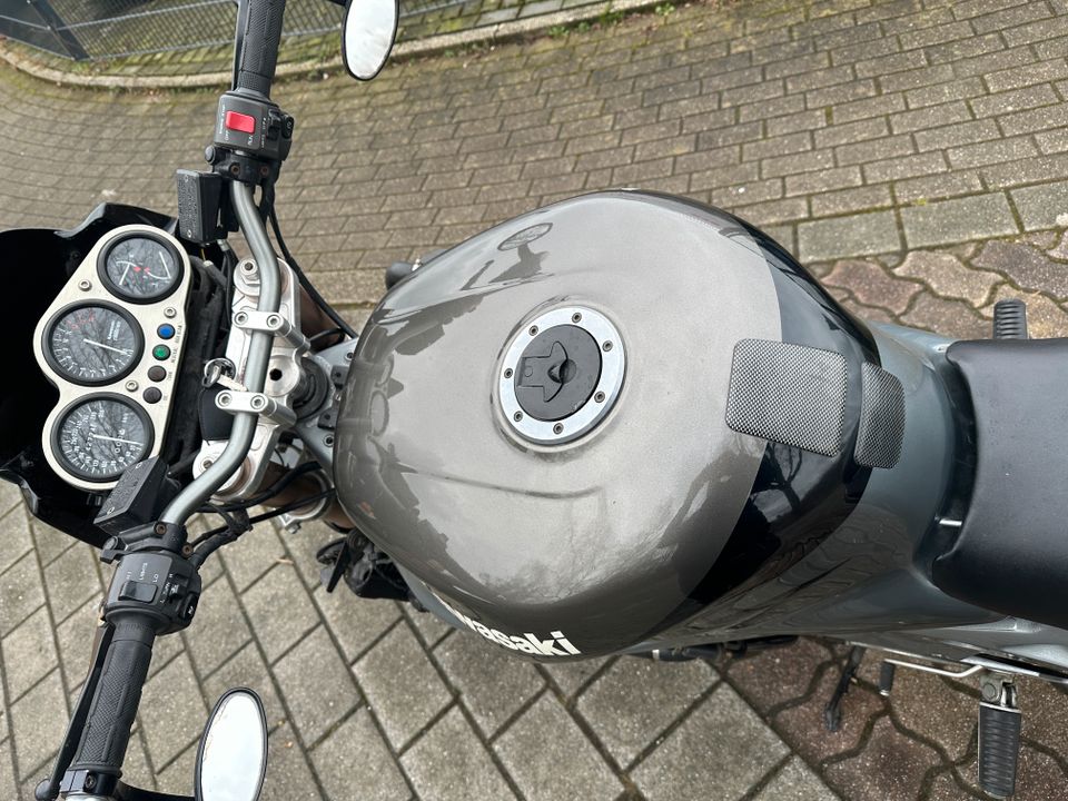 Kawasaki zx-9R Ninja 900 B Street fighter umbau Tüv 03.2025 in Herne