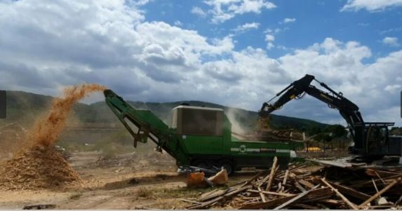 Brecher Brecheranlage Bauschutt schredder Abriss Abbruch in Sangerhausen