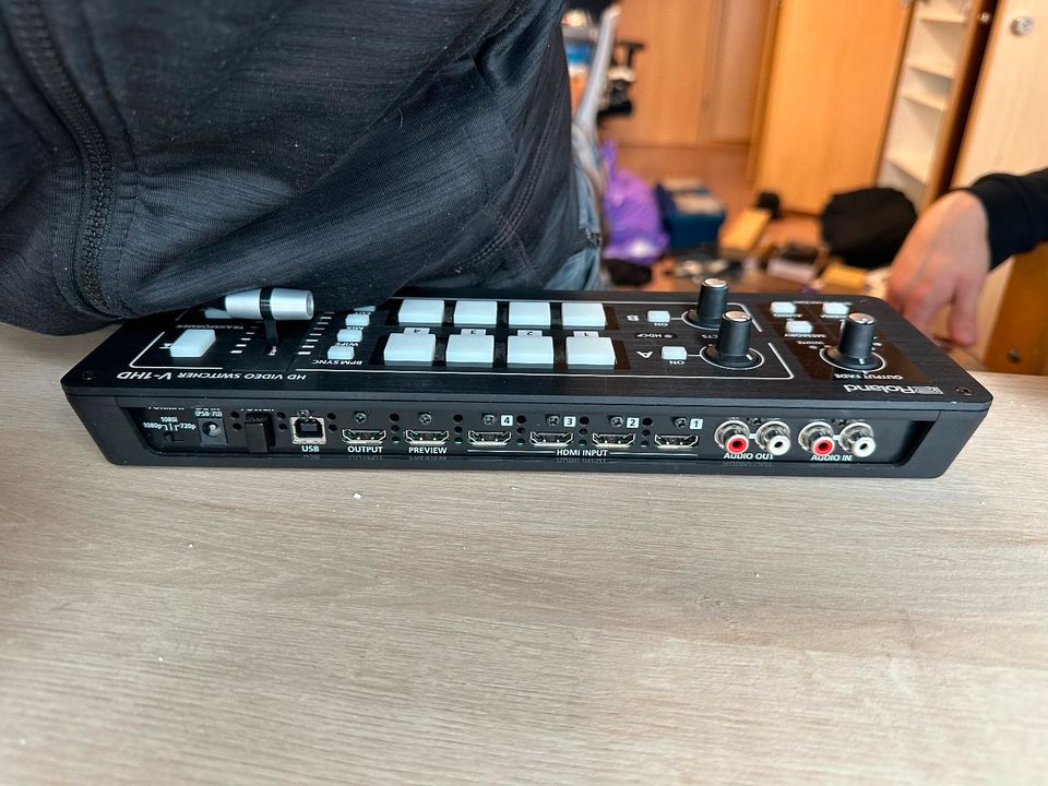 Roland V1 HD - Video Mixer / Video Mischer HDMI in Breckerfeld