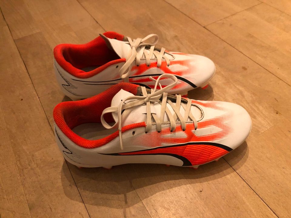 Nike Fussballschuh weiß/orange Gr. 39 in Igling