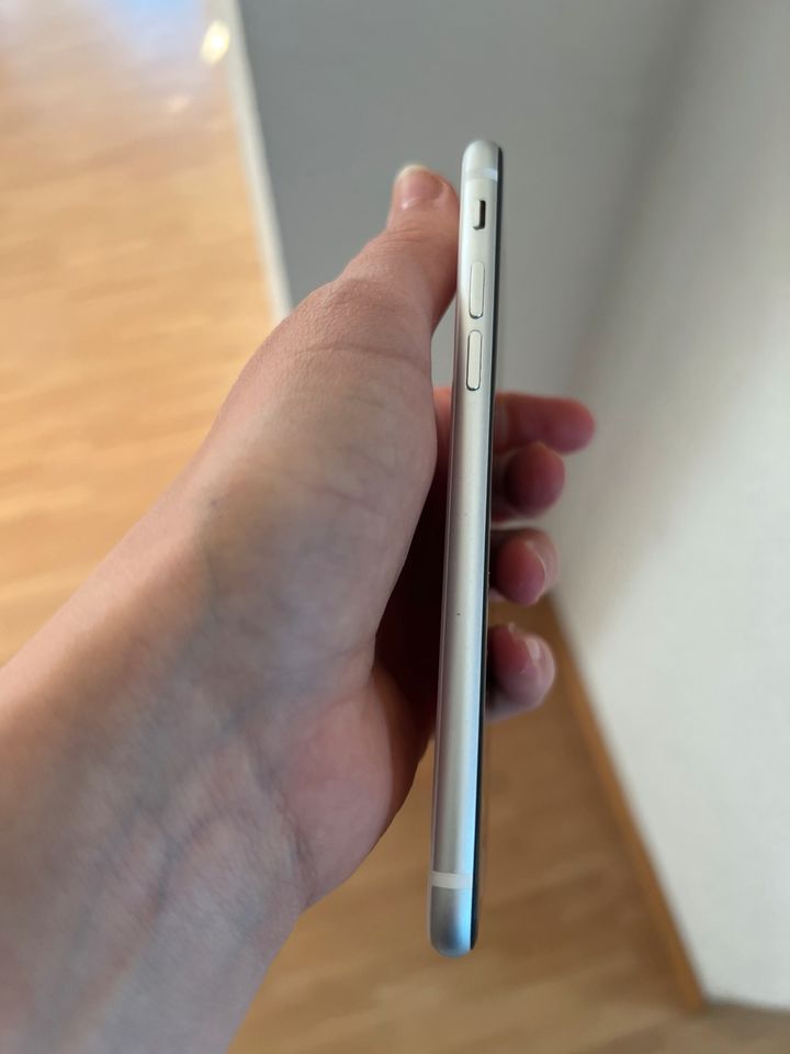 iPhone SE weiß in Stuttgart