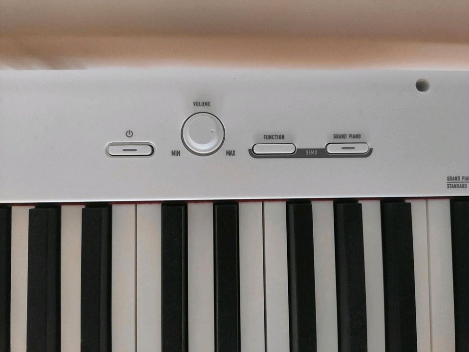Casio CDP-S110 WE Compact E-Piano Stage Piano Klavier weiß in Bonn
