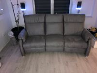 Relaxsofa elektrisch m. Tisch u. Lampe Niedersachsen - Loxstedt Vorschau