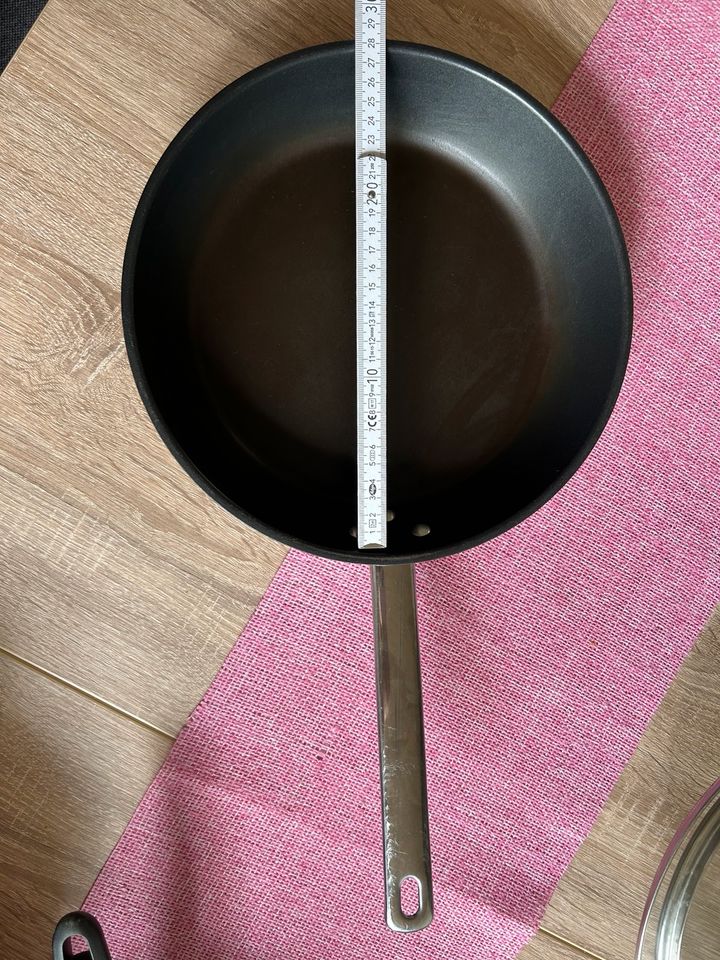 IKEA 365+ Bratpfanne, Pfanne, 28 cm mit Deckel in Herborn