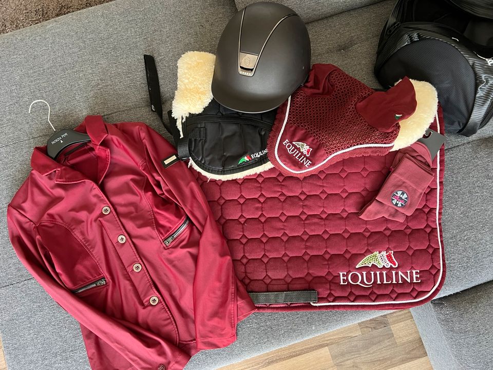 Equiline Schabracke + Fliegenhaube + Equestrian Stockholm Jacket in Köln