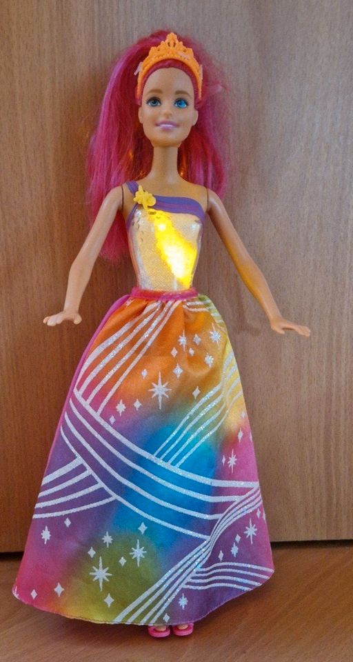 Barbie Dreamtopia Regenbogenlicht Prinzessin, Puppe in Bad Kreuznach