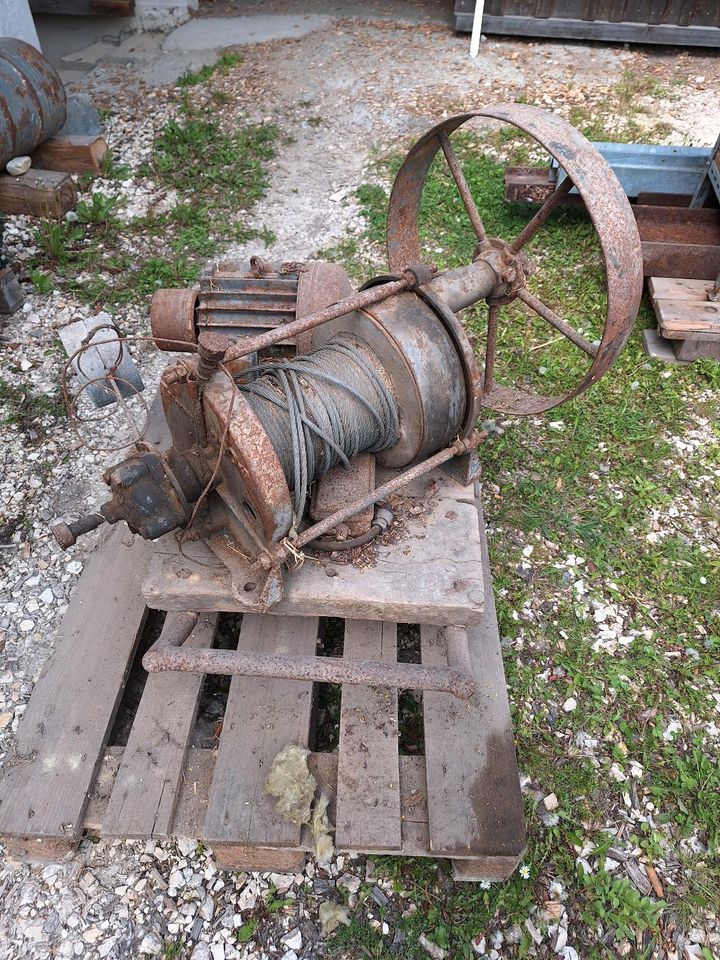 Seilwinde Seilzug Motor Greifer Heugreifer Scheunenfund in Oberhausen a.d. Donau