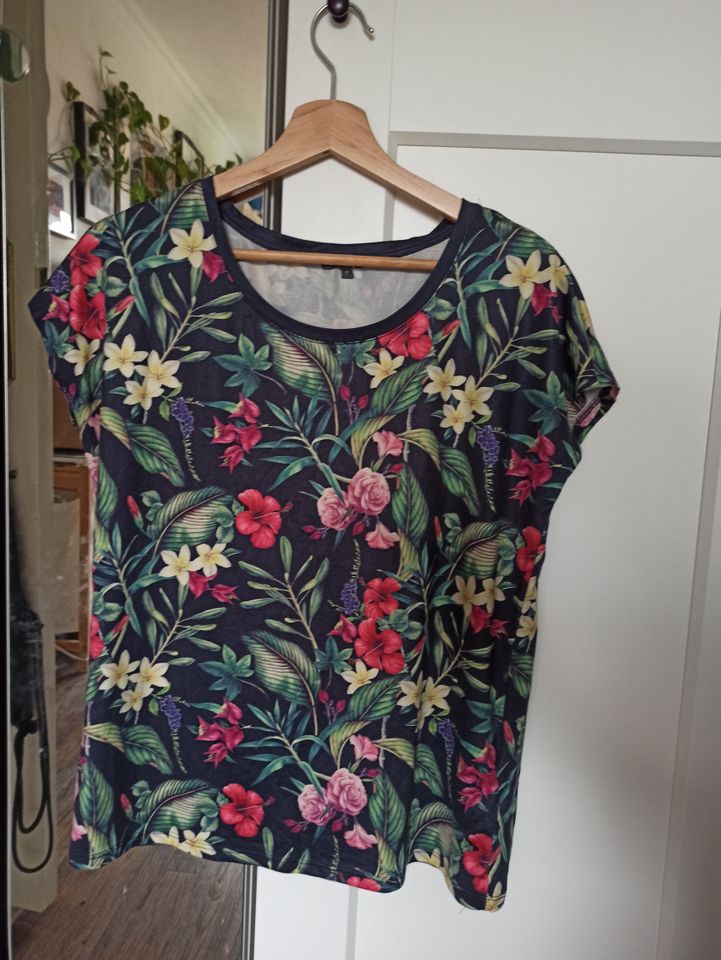 Shirt Montego Blumen in Hamburg