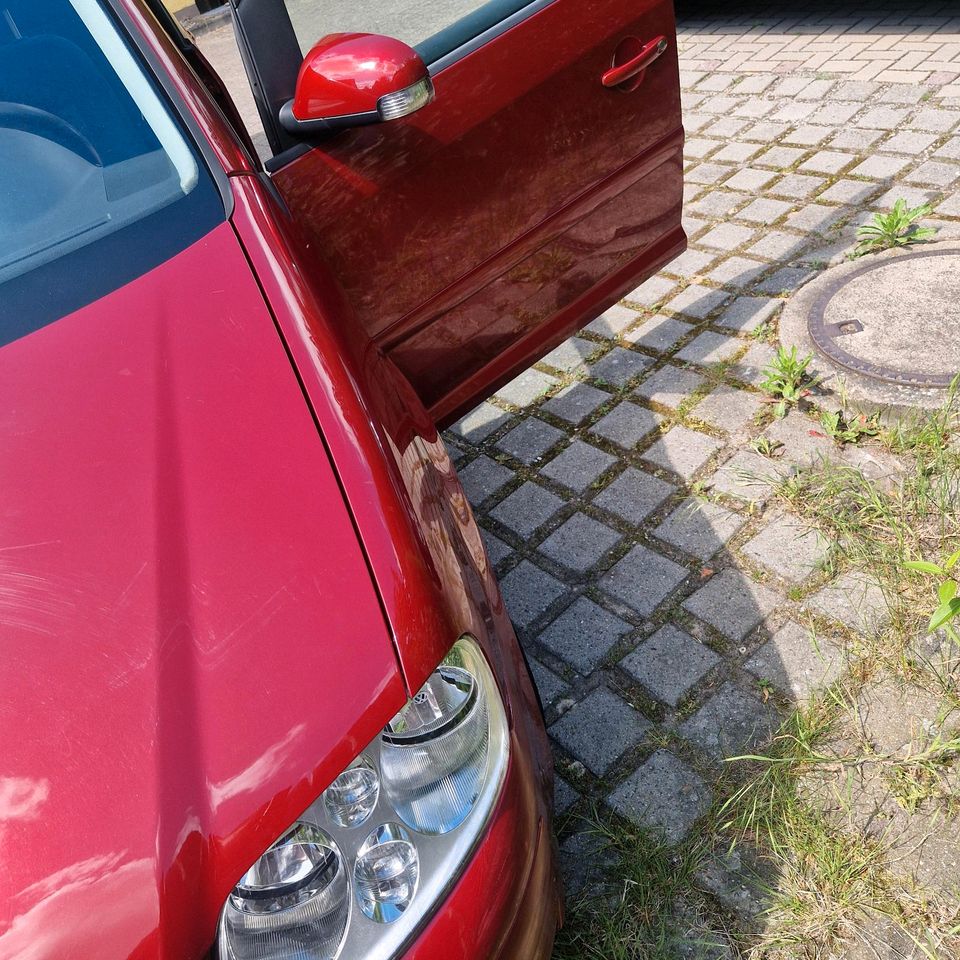 VW Touran 1,6l FSI in Celle