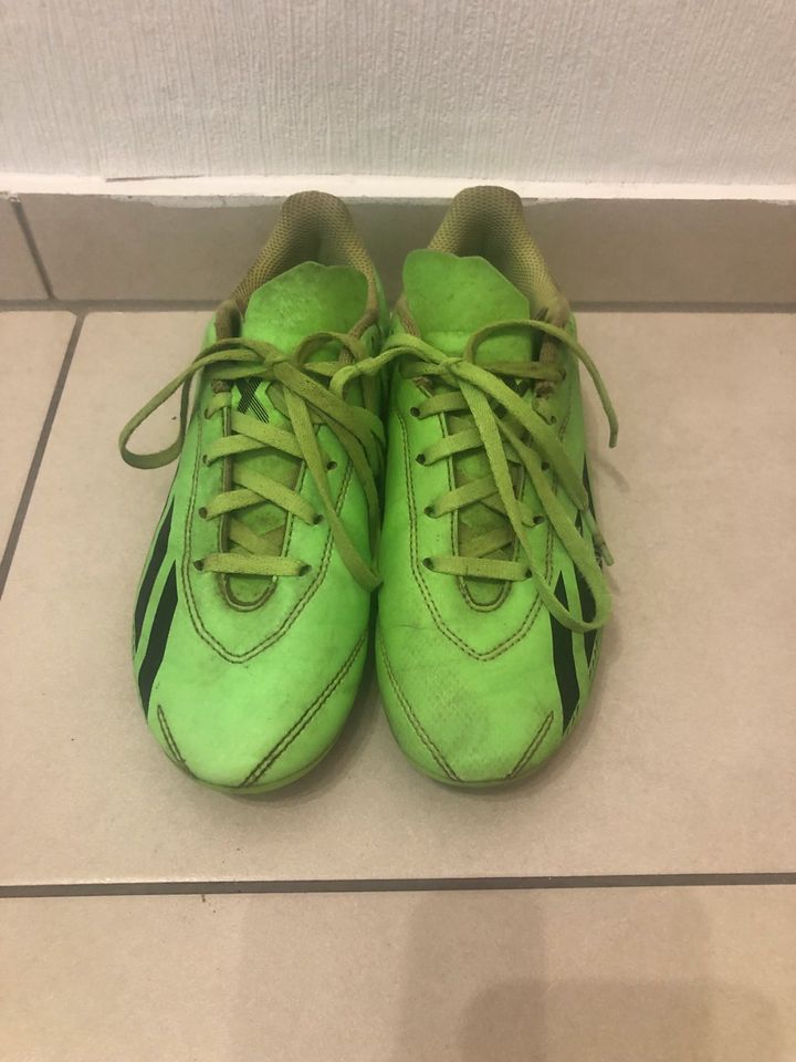 Adidas Fußballschuhe Stollenschuhe in Meckenbeuren