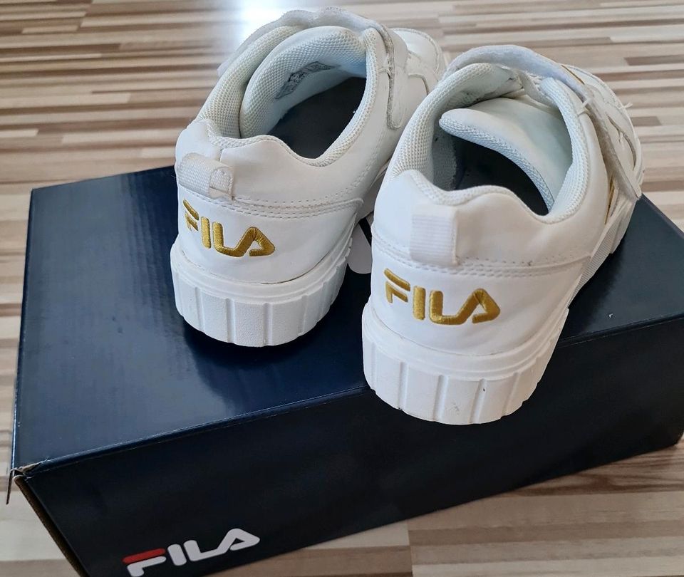 Neuwertig! Mädchen Sneaker gr.32 von FILA in Niedenstein