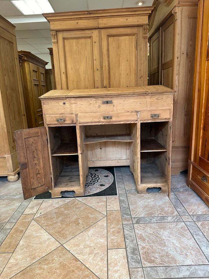 Antiker Schreibtisch in Beelitz