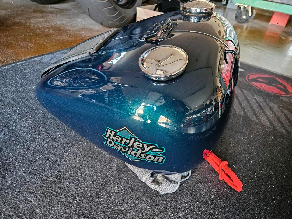 Harley Davidson Softail Vergaser Twin Cam Tank selten komplett in Oberstadion