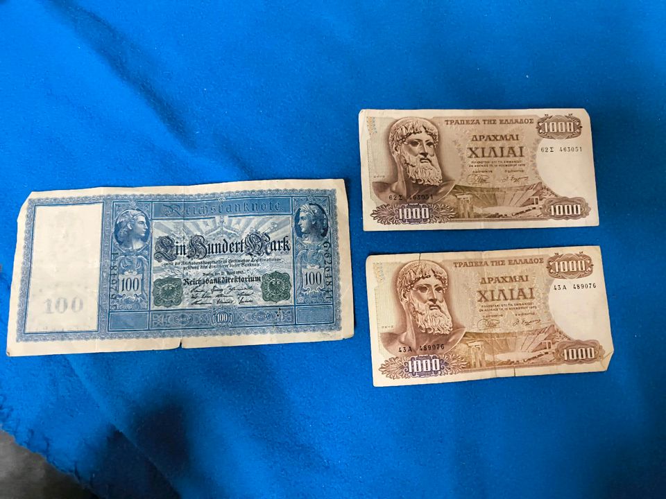 Alte Geldscheine verschiedene Länder in Hellenthal