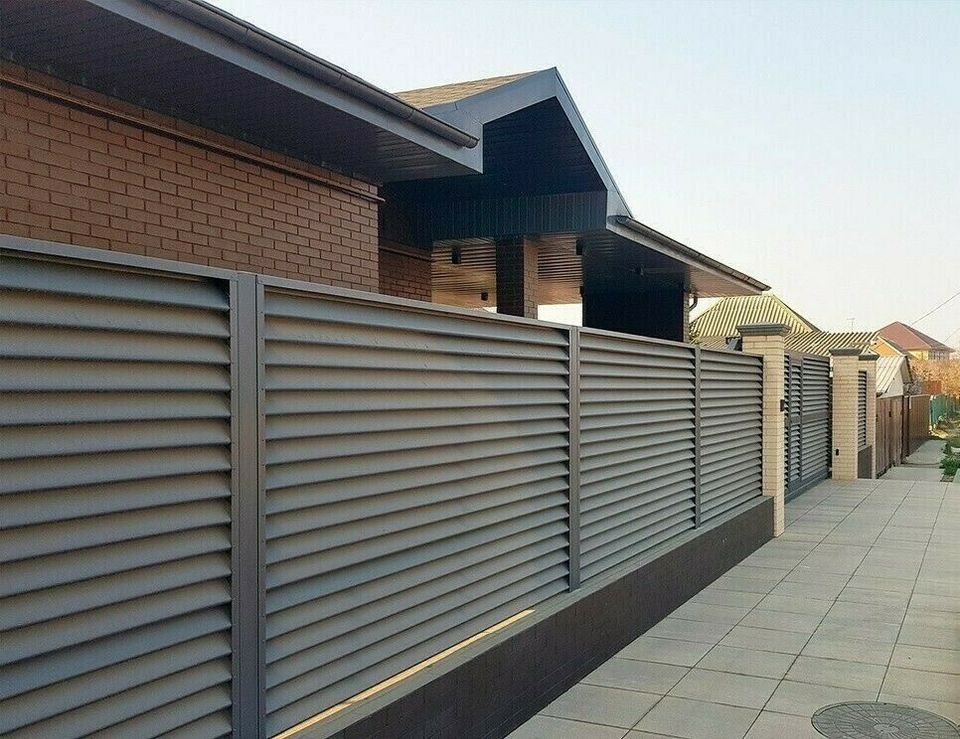 Sichtschutzzaun 24,66m x 1,6m: Entdecken Sie hochwertigen Aluminiumzaun & Lamellenzaun. Eleganter, moderner Garten- & Terrassenzaun für optimale Privatsphäre, Sicherheit, langlebig, pflegeleicht in Siegen