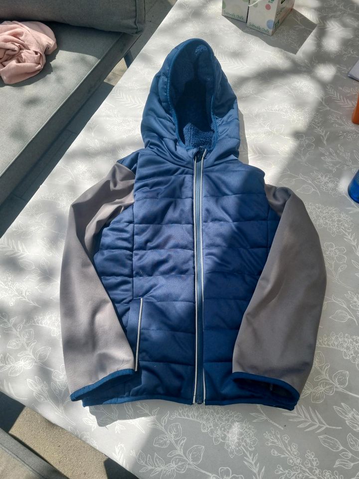 Jungen Outdoorjacke - Größe 134/140 in Seevetal