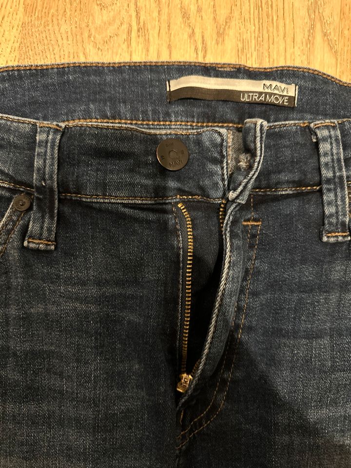 Jeans blau mavi Ultra move Hose 32/30 in Duisburg