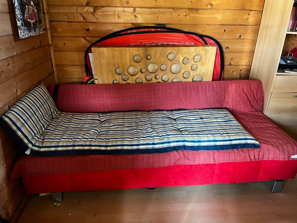 Gartensofa Bett Couch rot in Neumarkt-Sankt Veit