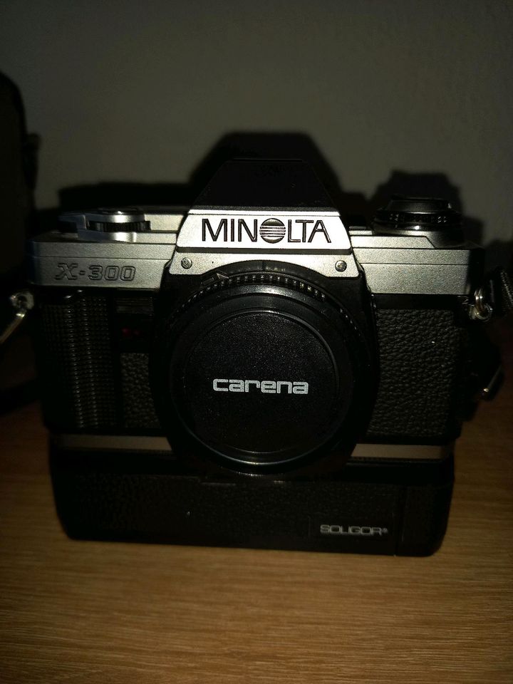 Minolta X-300 Kamera mit Zubehör in Uplengen