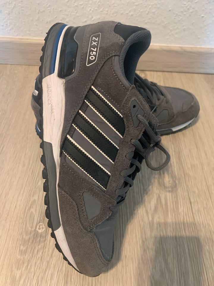 Adidas Herren Schuhe in Bad Nauheim