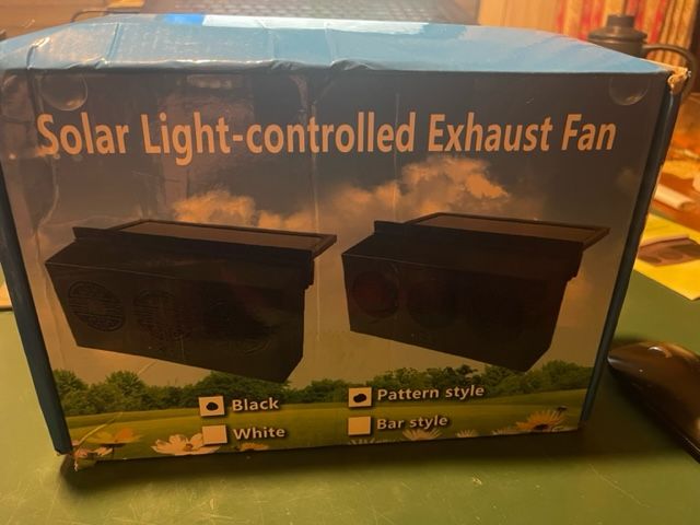 Solar Light-controlled Exhaust Fan, schwarz in Icking