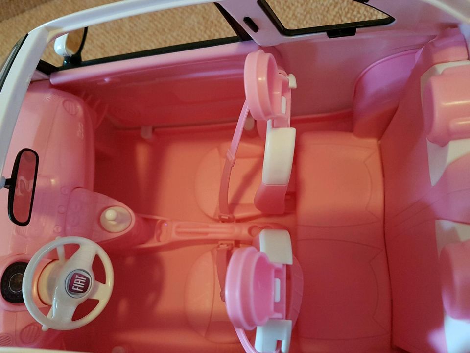 Barbie Fiat 500 in weiss mit Barbiepuppe in Norderstedt